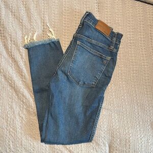 Madewell 10” high rise skinny frayed  hem jeanss Sz 26 p petite 26p